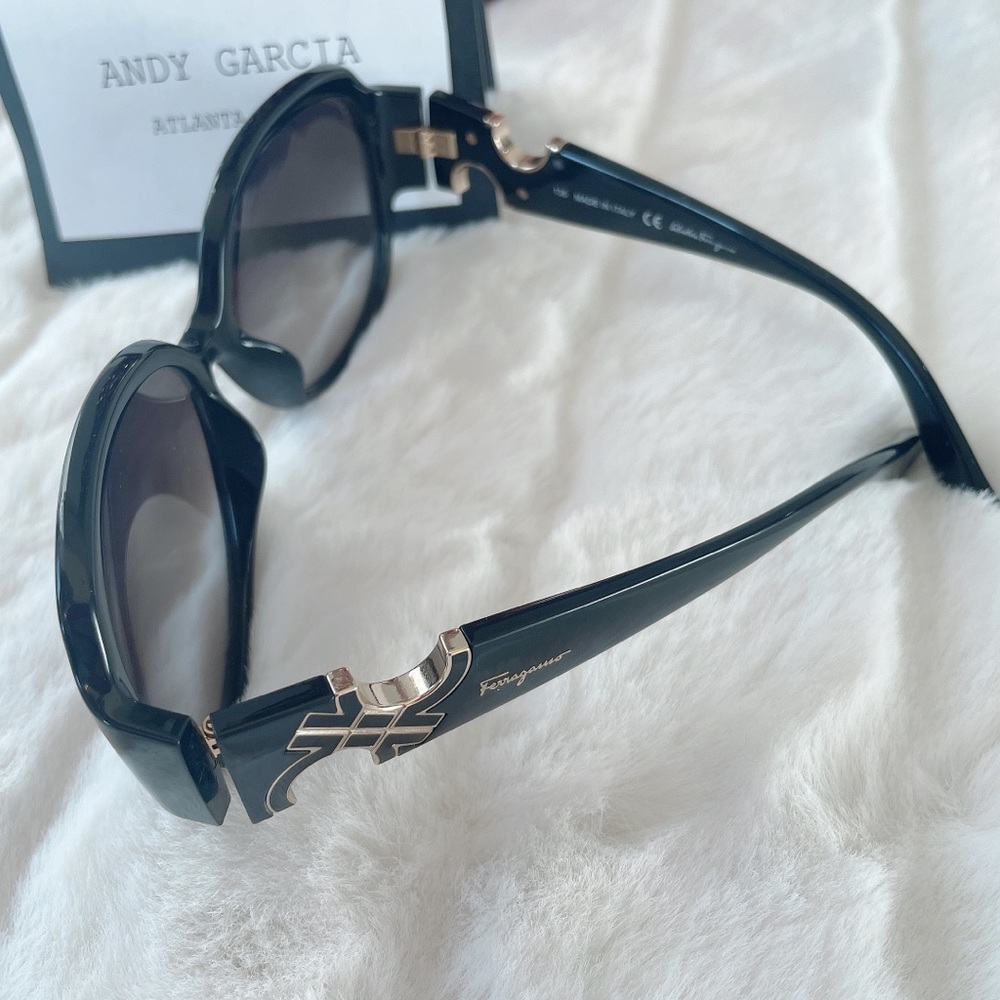Salvatore FERRAGAMO sunglasses